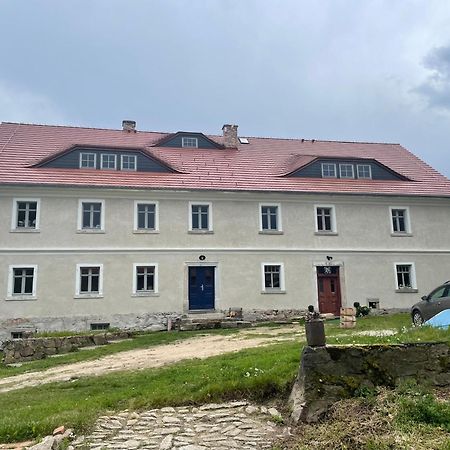 Отель Dom Piwowara Лесьна Экстерьер фото