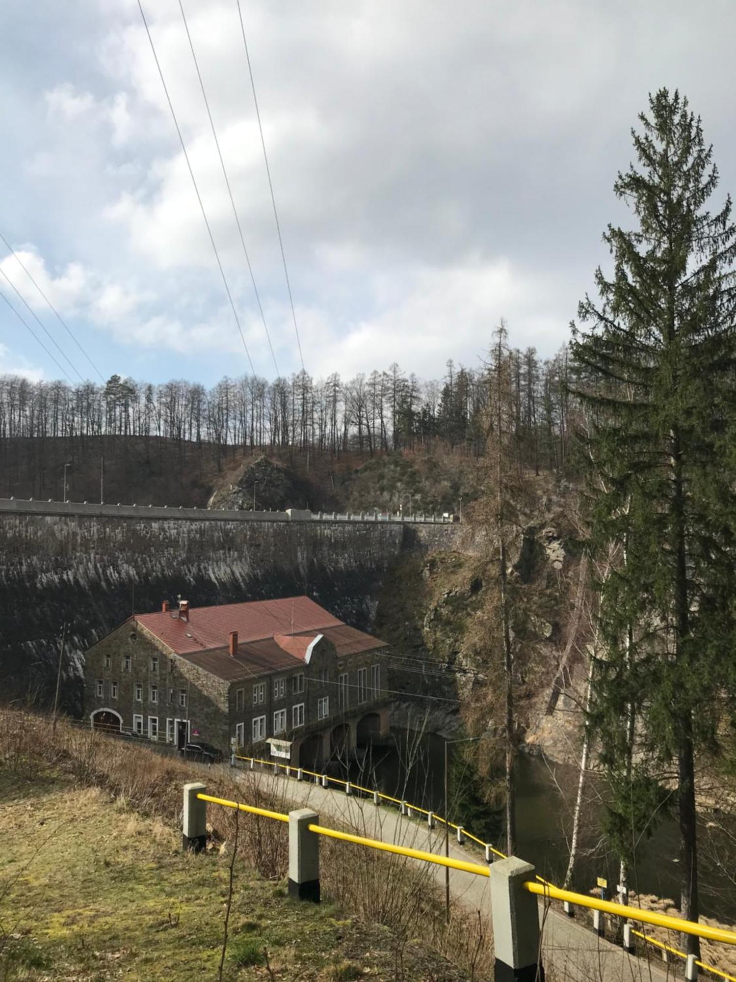 Отель Dom Piwowara Лесьна Экстерьер фото